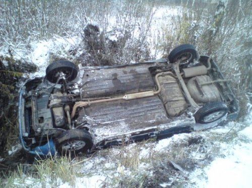 В Ростовском районе автомобиль «ВАЗ» перевернулся на крышу 
