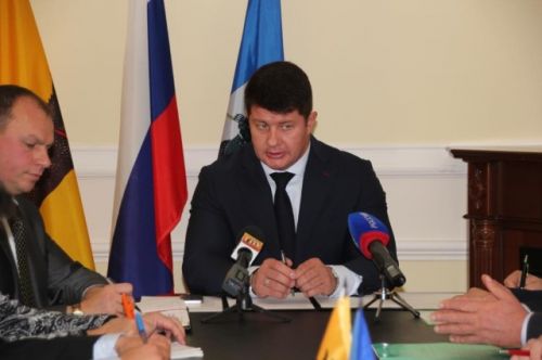 Владимир Слепцов поздравил учителей с праздником 