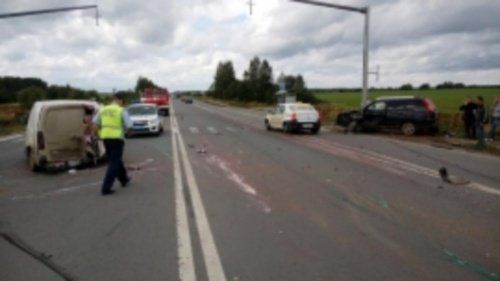 На трассе Ярославль-Рыбинск столкнулись три автомобиля 