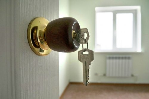 В Рыбинске семью за долги выселили из квартиры в общежитие