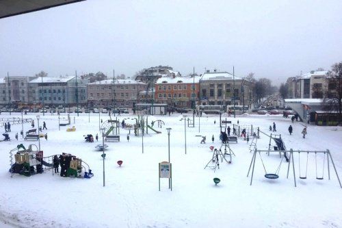 В детском городке на площади Юности установили новые аттракционы