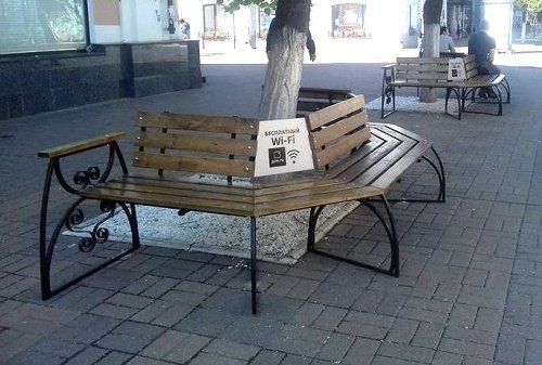 На улице Кирова в Ярославле появились лавочки с бесплатным Wi-fi