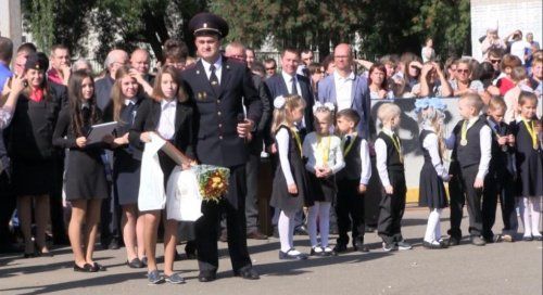 Ярославские полицейские отметили школьников, которые спасли упавшего в пруд ребенка