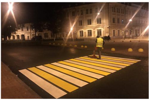 Ночью в Ярославле нанесли дорожную разметку в зоне ЮНЕСКО