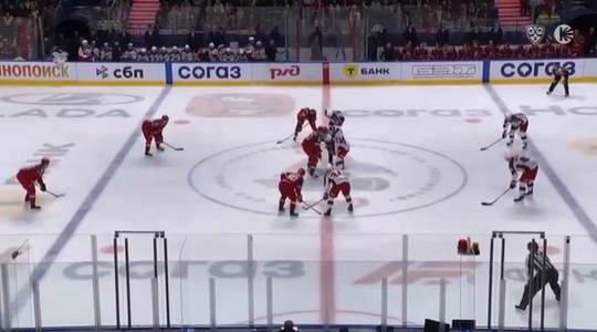 КХЛ прокомментировала неприятный инцидент с судейским микрофоном во время матча «Локомотив» – ЦСКА