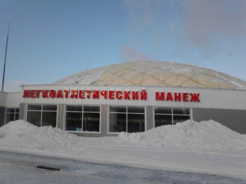 В Ярославле начали поднимать купол легкоатлетического манежа 