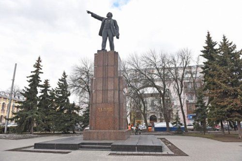 В Ярославле на Красной площади началось благоустройство сквера 