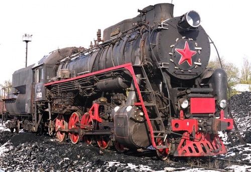 На проспекте Фрунзе в Ярославле установили памятник-паровоз