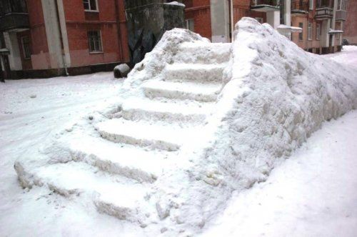 В Ярославле заливают ледяные горки 