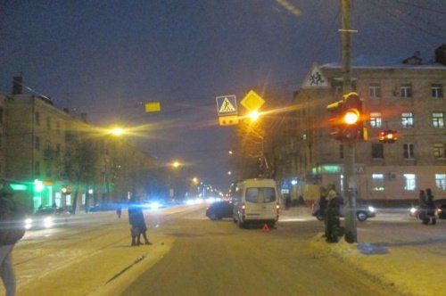 Пенсионерка пострадала при столкновении маршрутки и автомобиля в Ярославле 
