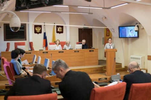 Ярославские депутаты выразили несогласие с тем, что детей, которые не питаются в школах, ведут в столовые смотреть на завтракающих одноклассников