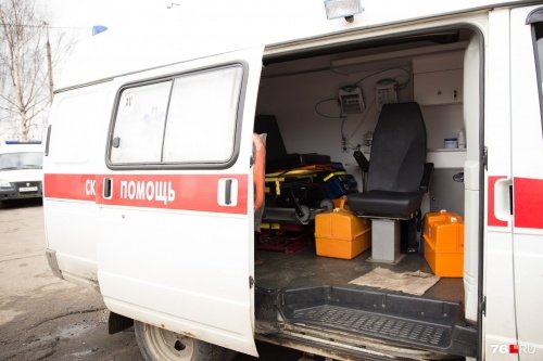 Попутчики напали на ярославца с ножом и попытались угнать машину