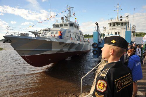 Глава региона Дмитрий Миронов принял участие в церемонии спуска на воду противодиверсионного катера
