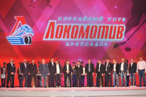 Дмитрий Миронов вручил хоккеистам «Локомотива» бронзовые медали КХЛ