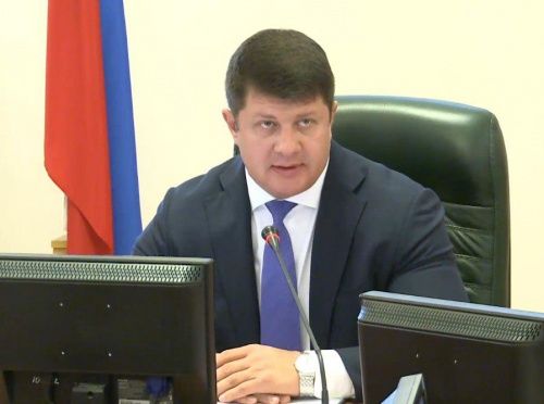 Владимир Слепцов запретил торговать цветами к 8 марта на улице