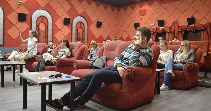 «Работать в обычном режиме больше не дадут». В Ярославле закрывается киноклуб «Нефть»