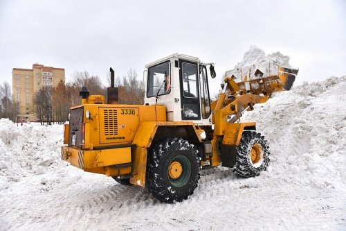 В Ярославле к Масленице поставят 10 горок из снега, который собирают в парках