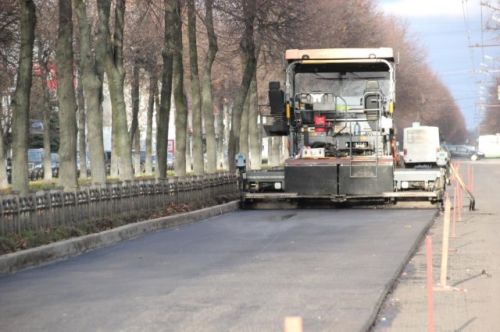 Нечетную сторону проспекта Ленина в Ярославле начали асфальтировать 