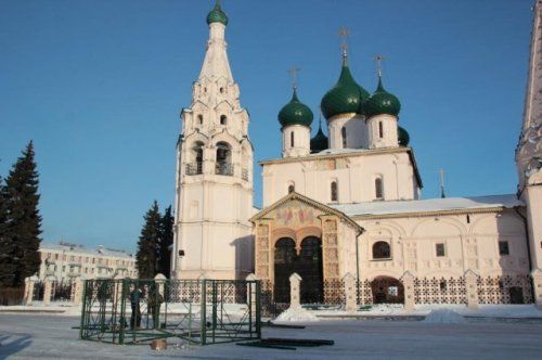 На Советской площади в Ярославле устанавливают главную ёлку города 