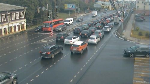 В Ярославле на Московском проспекте столкнулись четыре машины: видео