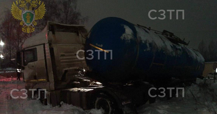 В Ярославле поезд снёс легковушку