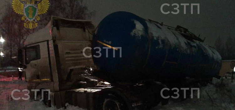 В Ярославле поезд снёс легковушку