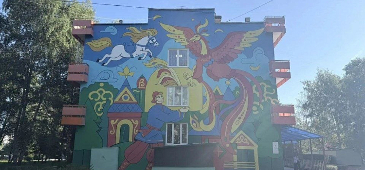 В Ярославле детскую больницу украсили рисунками со сказочными героями_324459
