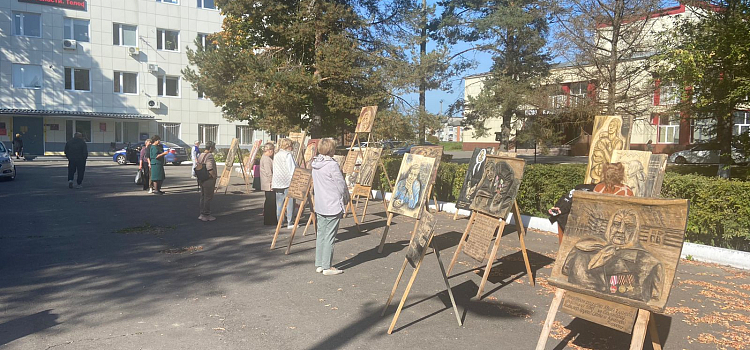 В Пречистом показали резные портреты инвалидов войны из «Бессмертного полка Валаама»_303737