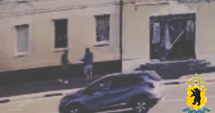 В центре Ярославля мужчина получил удар ножом по лицу