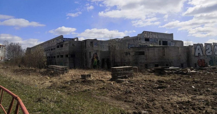 Ярославские приставы арестовали имущество строительной компании за долги