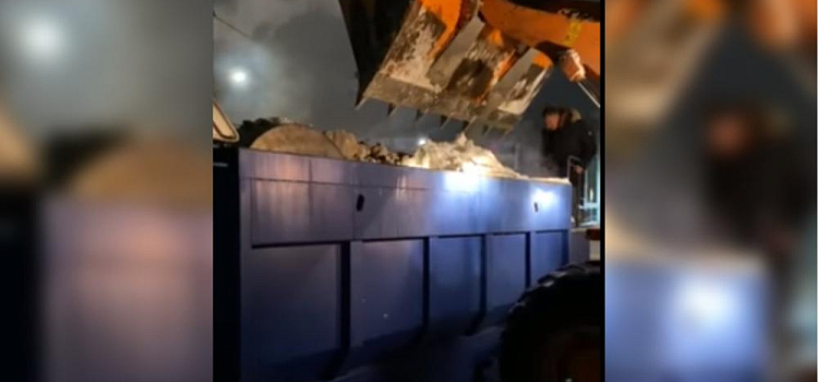 «Пожелания учтем»: в центре Ярославля установили снегоплавильную станцию