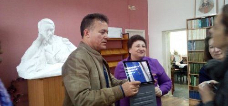 Ярославцы встретились с писателем Фуадом Ларуи 