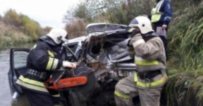 В Ярославле иномарка угодила в кювет: пострадал один человек 
