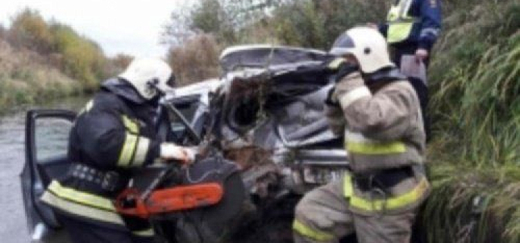 В Ярославле иномарка угодила в кювет: пострадал один человек 