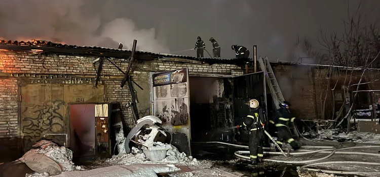 В Дзержинском районе Ярославля горели гаражи в ГСК_309269