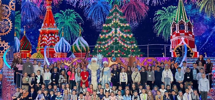 Помощник Президента Российской Федерации Дмитрий Миронов организовал поездку юных ярославцев на Кремлёвскую ёлку_309039
