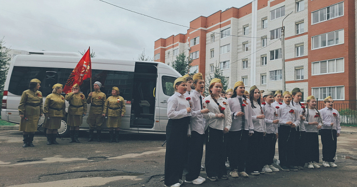 В ярославских дворах звучат песни военных лет
