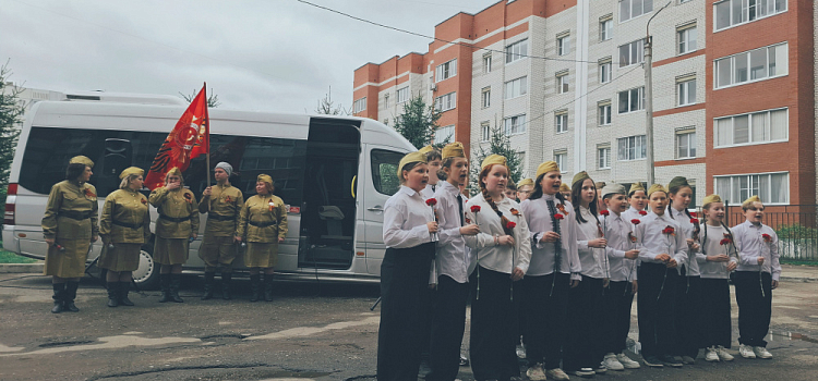 В ярославских дворах звучат песни военных лет
