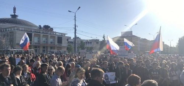 Илью Шестерикова во дворе дома предостерегли от проведения митинга против пенсионной реформы