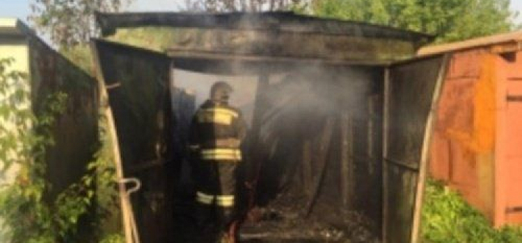 В Рыбинске огонь повредил частный гараж 
