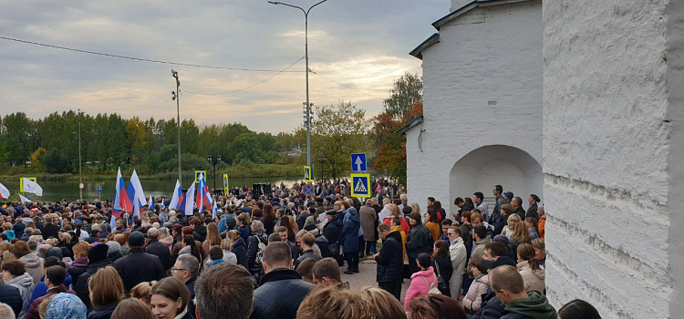 В поддержку референдумов: ярославцы собрались в центре города на митинге-концерте_222128