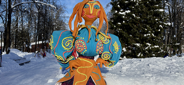 Душа отмерзает и начинает расцветать: в Ярославле открылась выставка масленичных кукол_311487