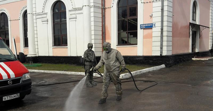 Сотрудники МЧС провели дезинфекцию на Московском вокзале