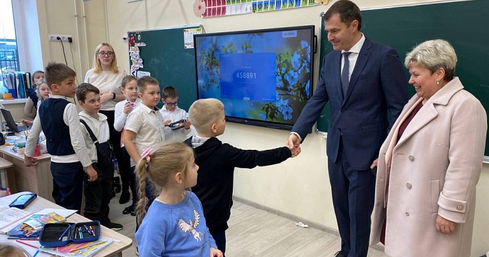 Владимир Волков посетил новую школу на улице Чернопрудной
