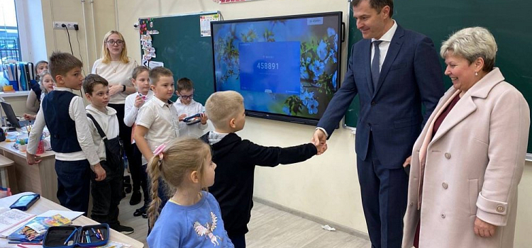 Владимир Волков посетил новую школу на улице Чернопрудной