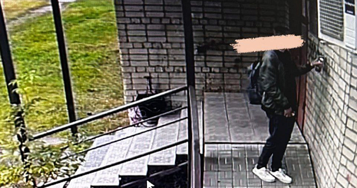 В Ярославле мужчина нарисовал рекламу запрещённых веществ прямо на здании суда