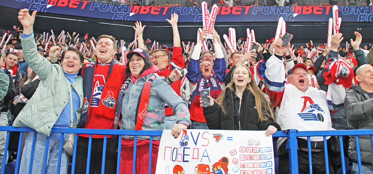 Женщин на хоккее стало больше: к старту плей-офф составили цифровой портрет болельщика «Локомотива»