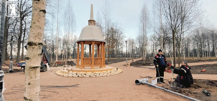 В Петропавловском парке Ярославля установили старинную беседку_306949