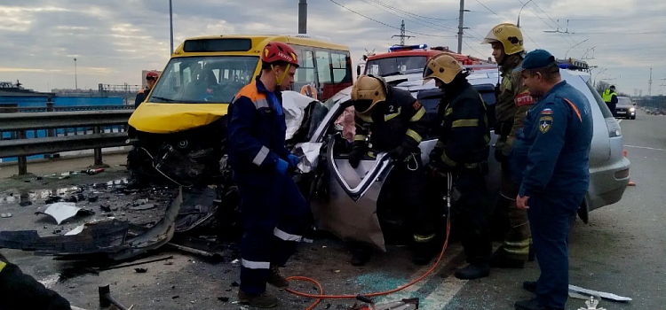 Один из пострадавших в ДТП с участием автобуса в Ярославле скончался