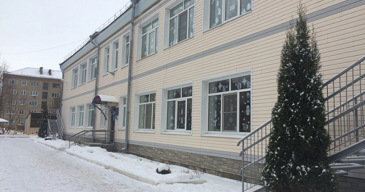 В Рыбинске на неделю закрыли детский сад: в раздевалке прорвало трубу